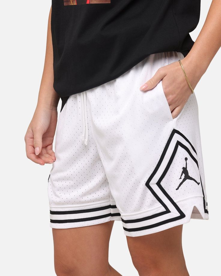 Pantalón Corto Jordan Negro o en blanco – Estilo y Rendimiento