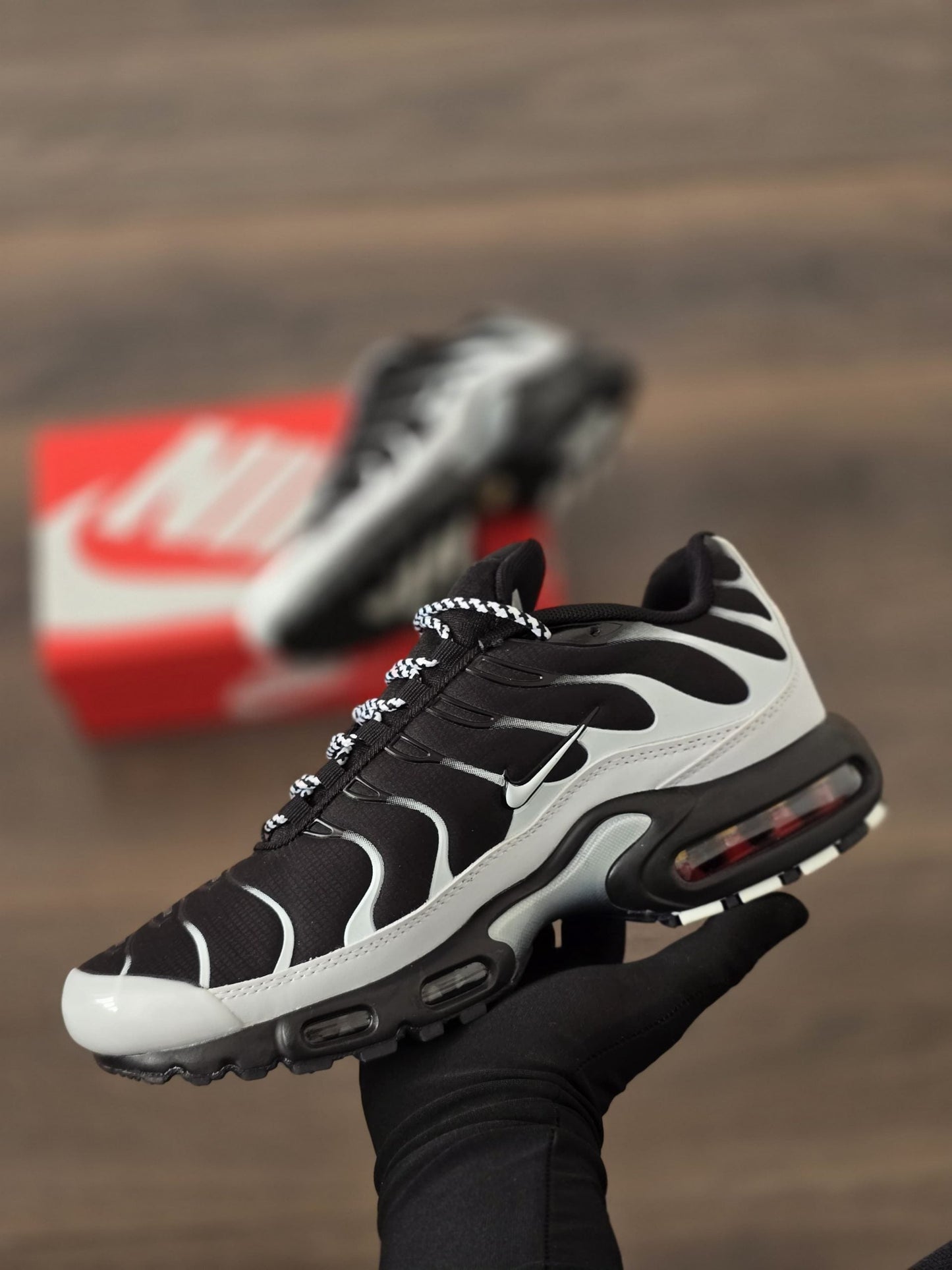 TN NEGRA BLANCA CORDONES OREO