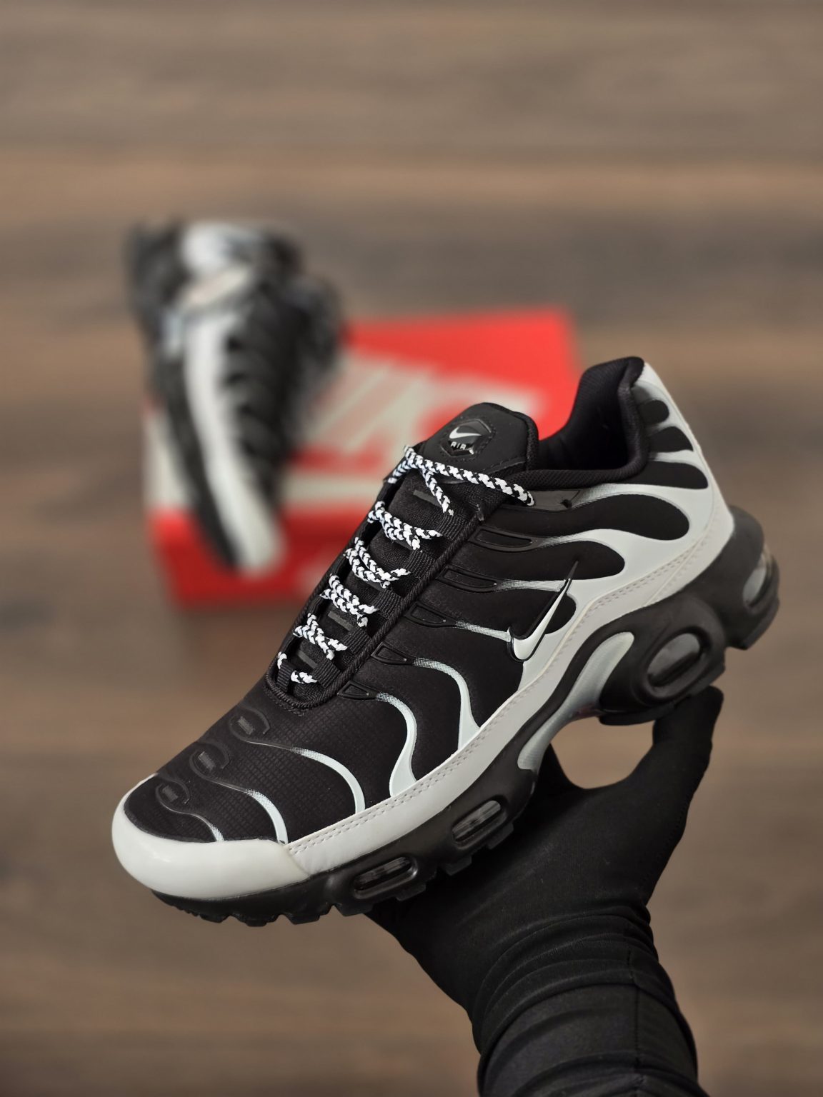 TN NEGRA BLANCA CORDONES OREO
