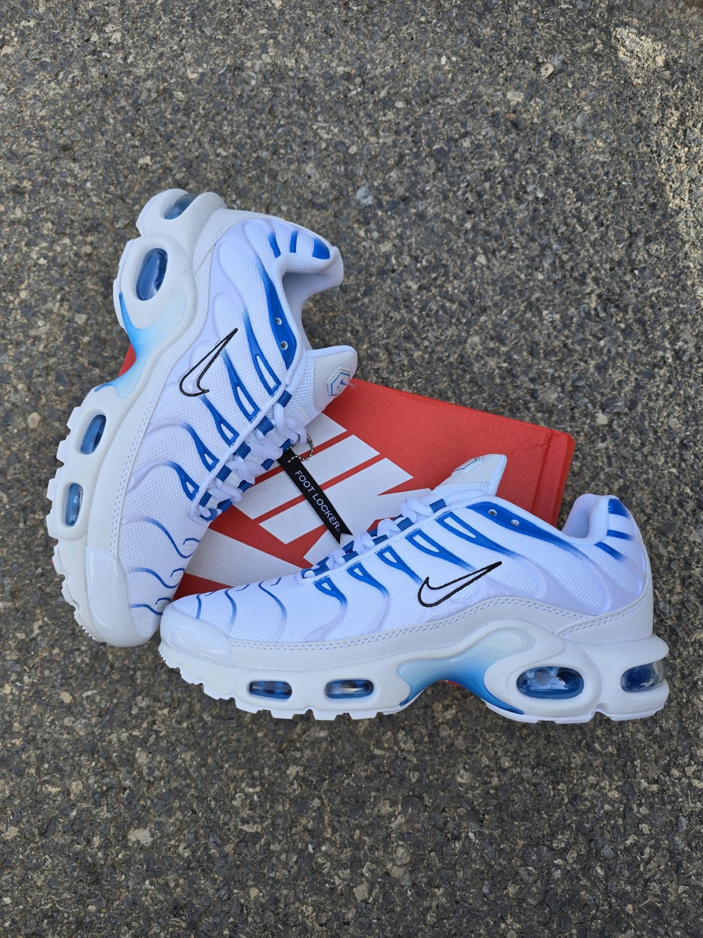 TN blanca con azul